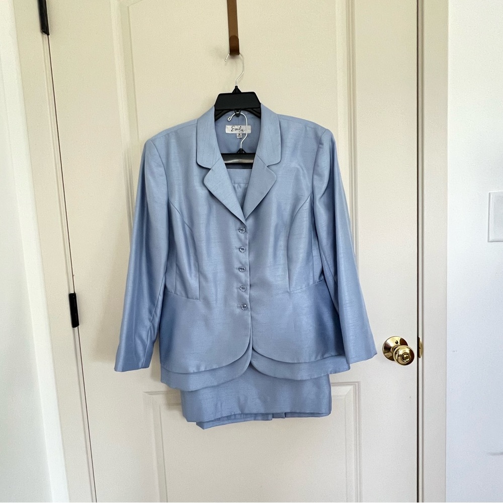 Emily Two-Piece Blazer and Skirt Women’s Suit, size 16